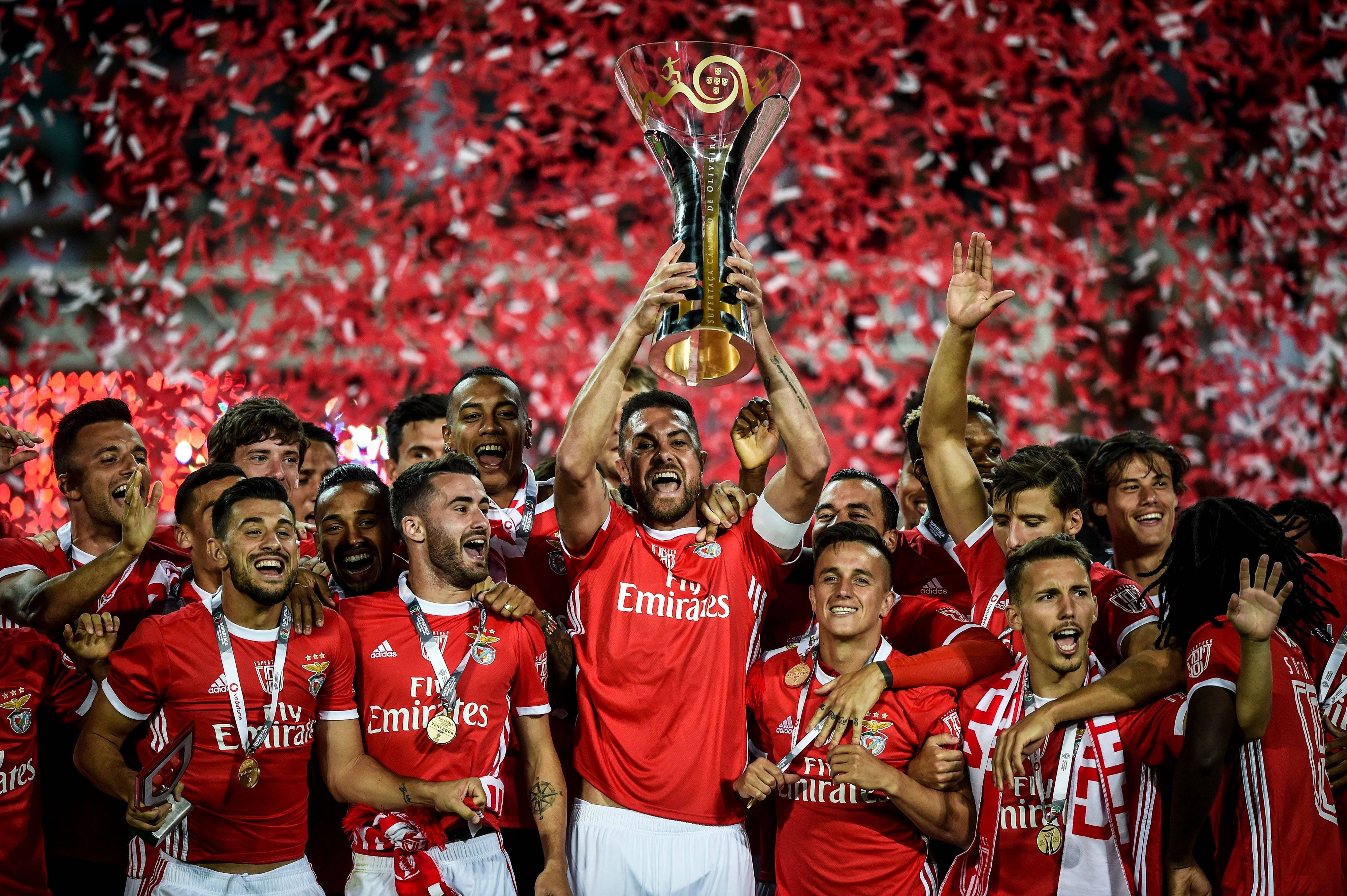 半岛体育app-克罗地亚全面击败苏格兰，小组晋级形势乐观